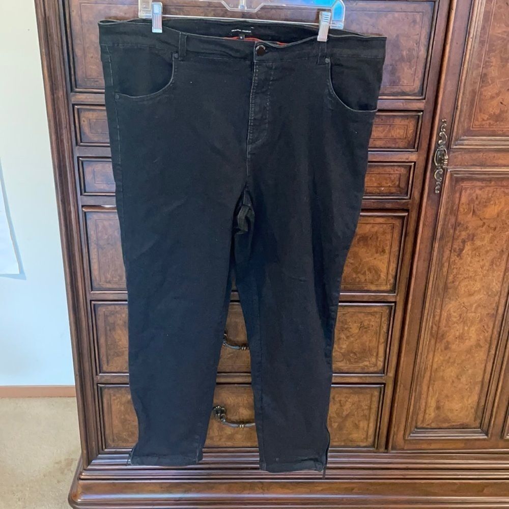UNIVERSAL Standard black jeans